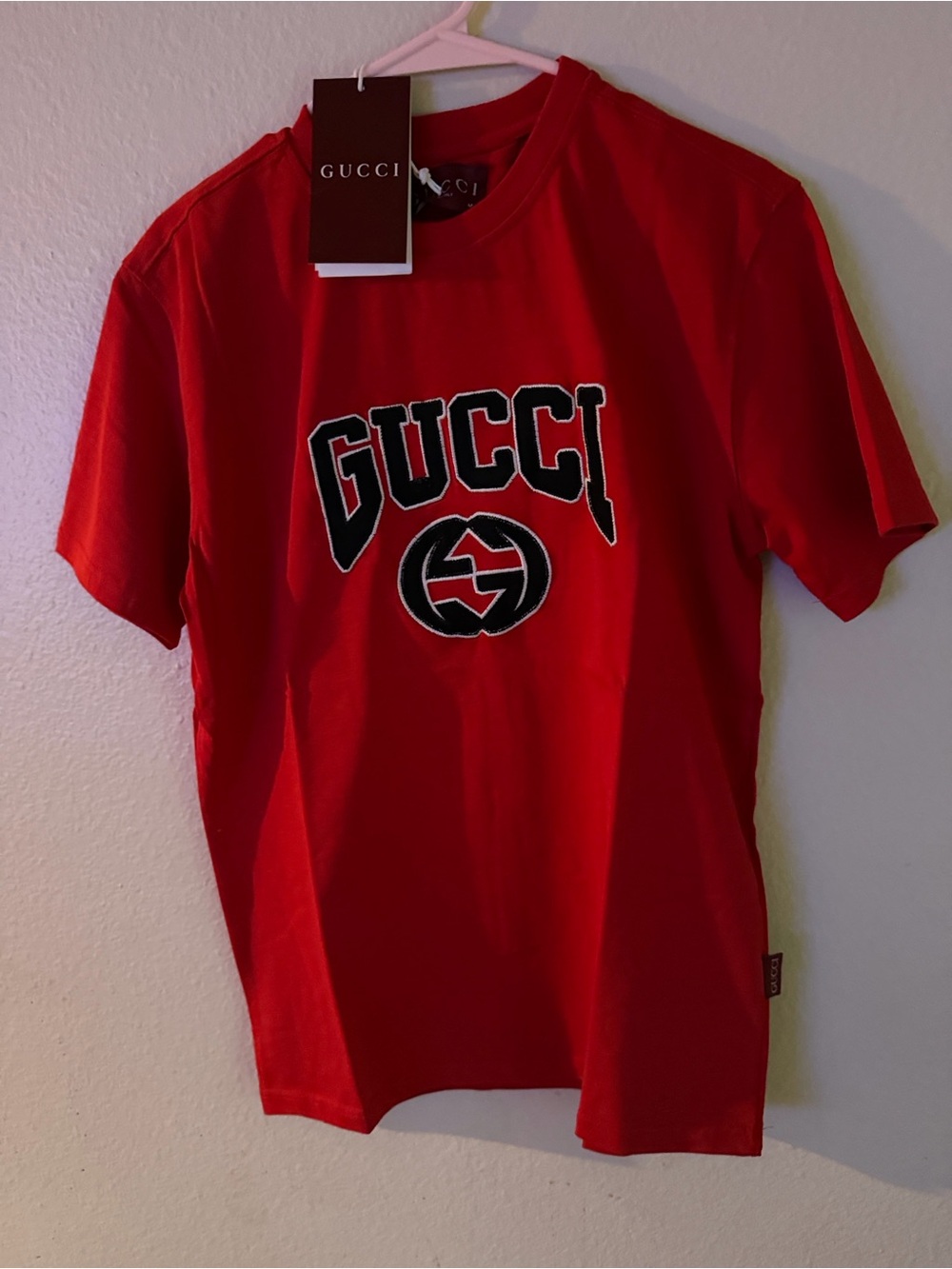 Gucci Red Logo Arch Graphic Short Sleeve Tee - Picture 4 of 6